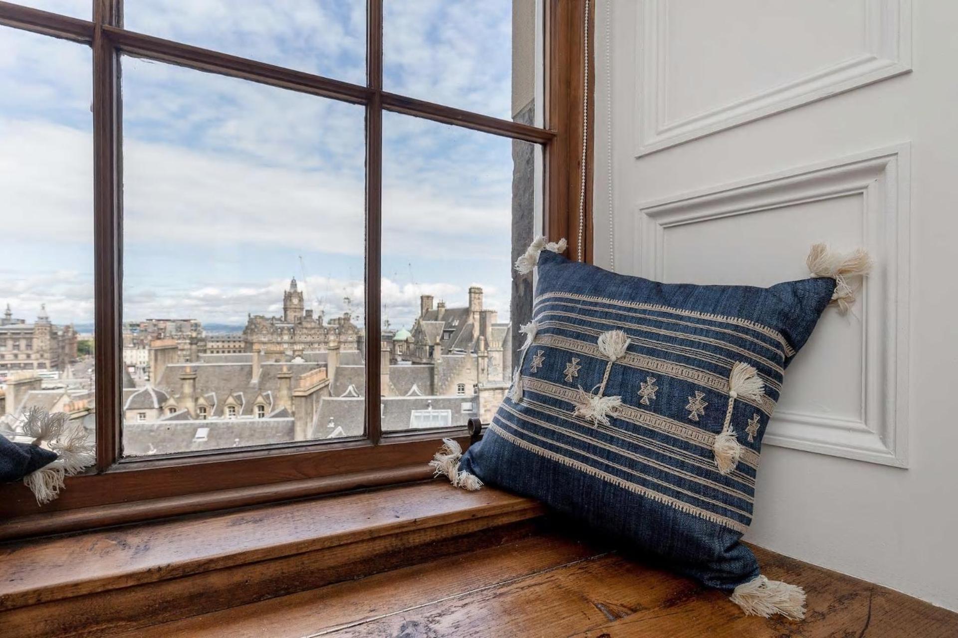 Stunning Panoramic Views: Heart Of The Royal Mile Appartement EDI